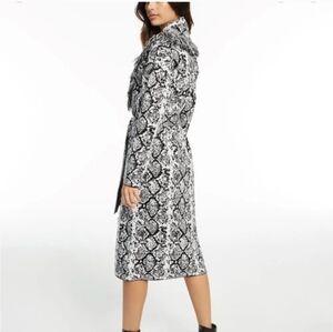 Elegant Black and White Snake Print Sweater/Coat With Top.